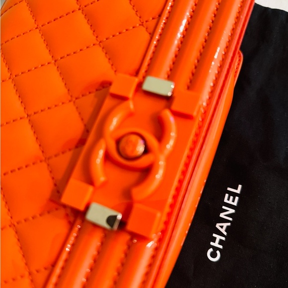 Chanel Le Boy in orange patent leather - Picture 8 of 10